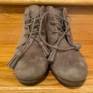 Dr Scholl’s Wedge Booties (Tan) - Size 8W